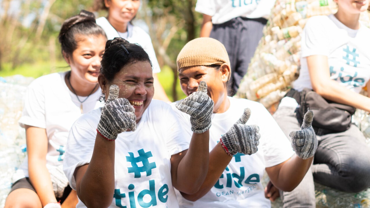 Manuelle Arbeit: Sammeln und sortieren von Plastikmüll schafft auch Arbeitsplätze wie hier in Thailand.