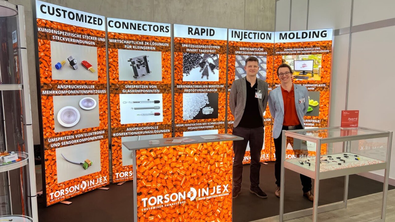 Tobias Ammann und Oliver Schlatter am Stand der Torson-Injex AG an der Swiss Plastics Expo 2023.