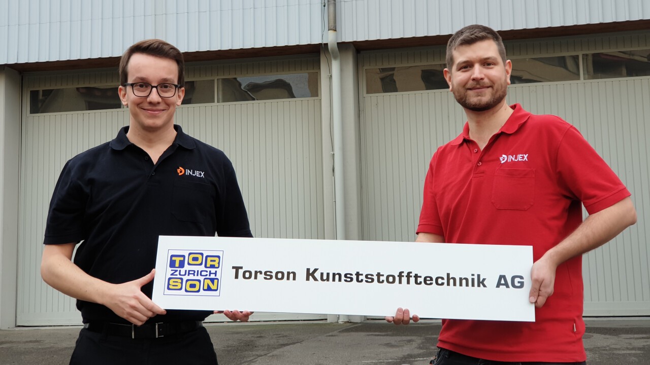 Oliver Schlatter (links) und Tobias Ammann (rechts) übernahmen 2021 mit ihrem Start-up Injex AG die Torson Kunststofftechnik AG – ein Jahr, nachdem sie dessen Inhaber an der Swiss Plastics Expo 2020 kennengelernt haben.