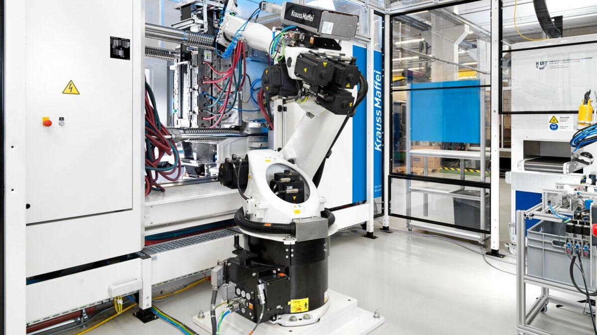 The articulated arm robot removes the panels and feeds the components into the UV tunnel