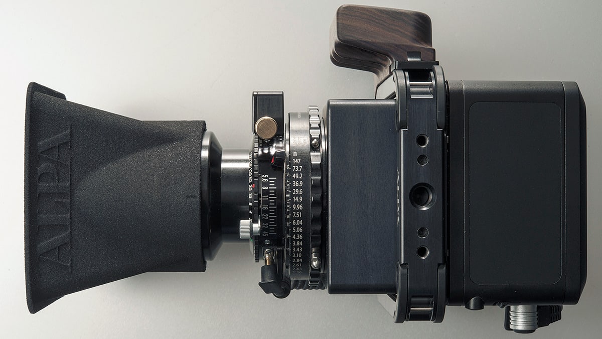 "Narrow" lens shade which was designed for a standard focal length