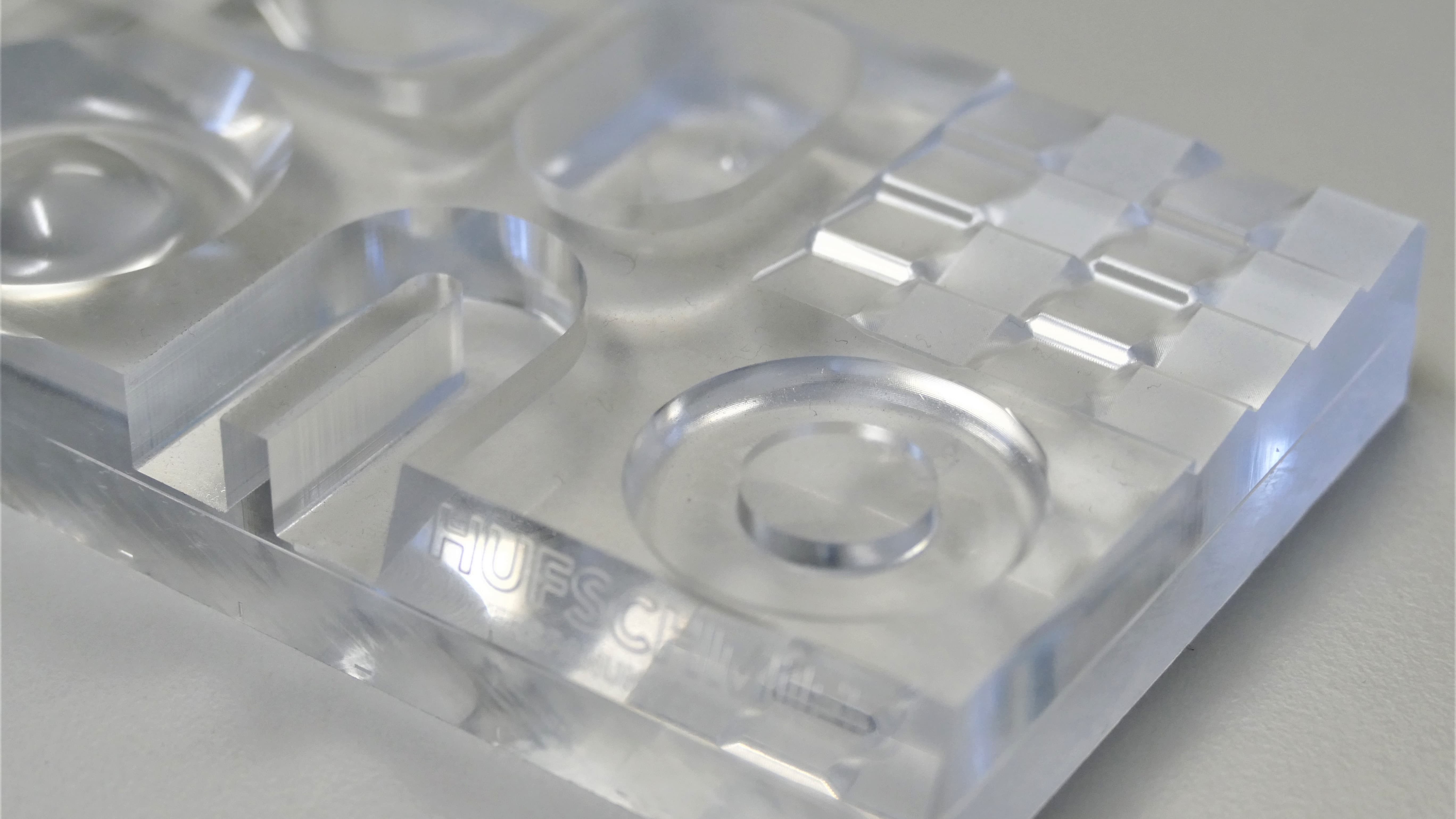 Kristallklare Oberflächen ohne zusätzliches Polieren bei Plexiglas