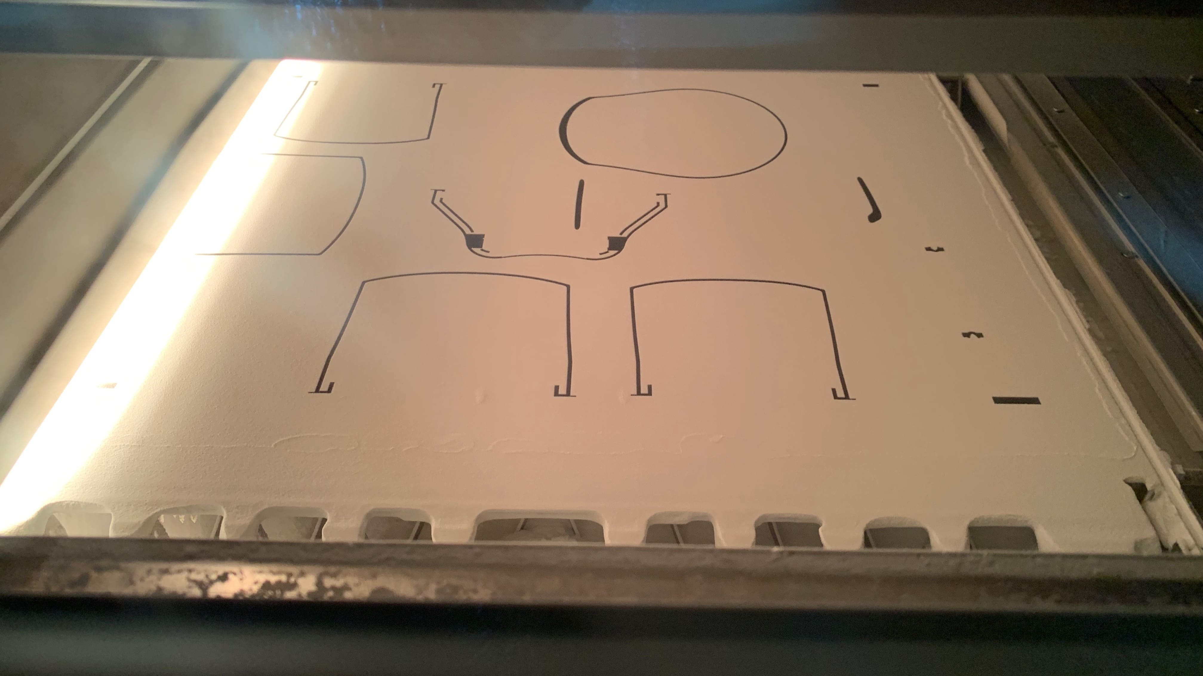 Abb. 2: additive Fertigung (MJF), eine gedruckte Schichtinformation diverser F&P Verschalungen