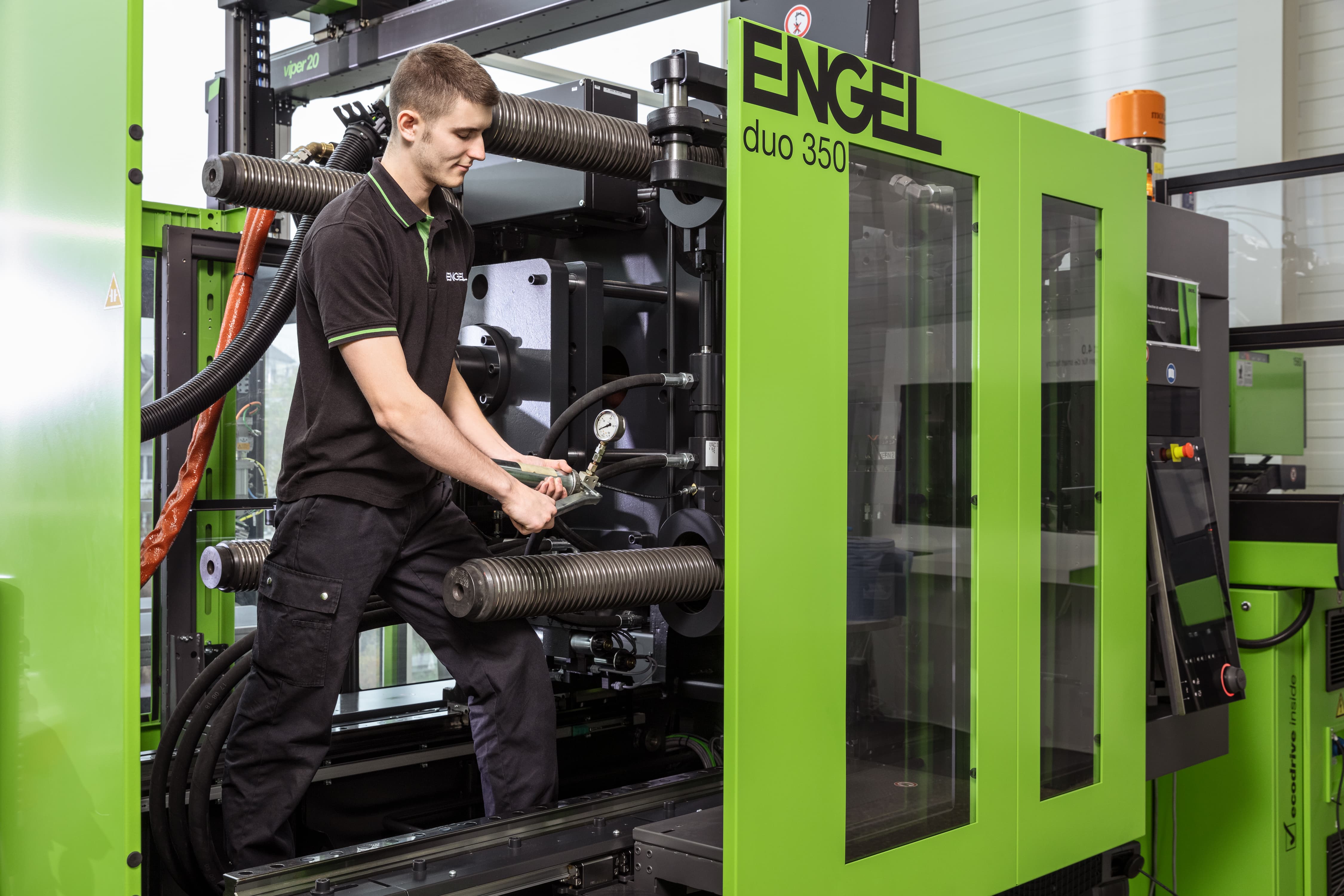 An ENGEL service technician performs lubrication service.